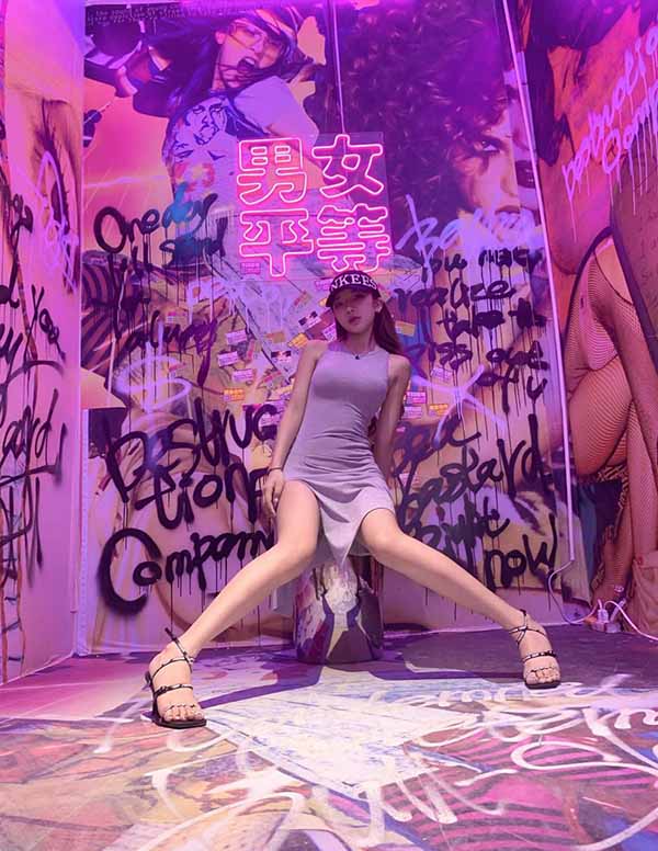 伦敦围经纪人微信